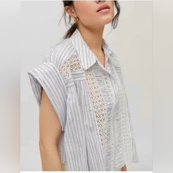 Urban Outfitters Tops - NWOT Urban Outfitters Joji Blue and White Crochet Button-Down Crop Top - XS